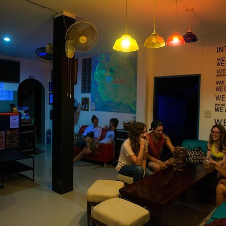 Love Station Hostel Bantaj Kültér fotó